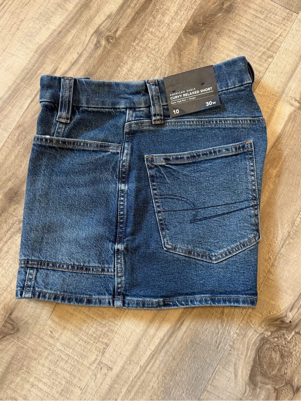 American Eagle Strigid Curvy Super High Waisted Relaxed Shorts - Picture 4 of 7